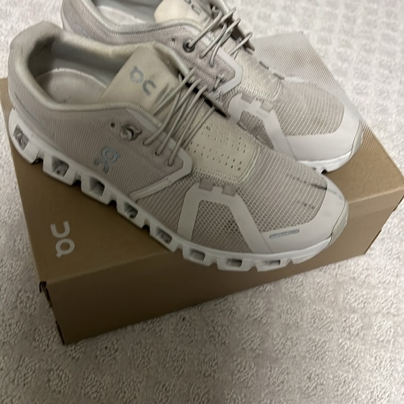 On Cloud 5 running shoes - Picture 2 of 12